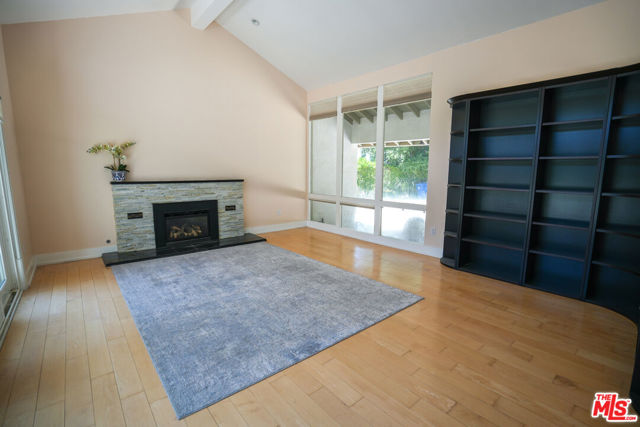 19616 Pine Valley Avenue, Porter Ranch CA: https://media.crmls.org/mediaz/76711705-646d-4368-81dd-e3e37a41aeda.jpg