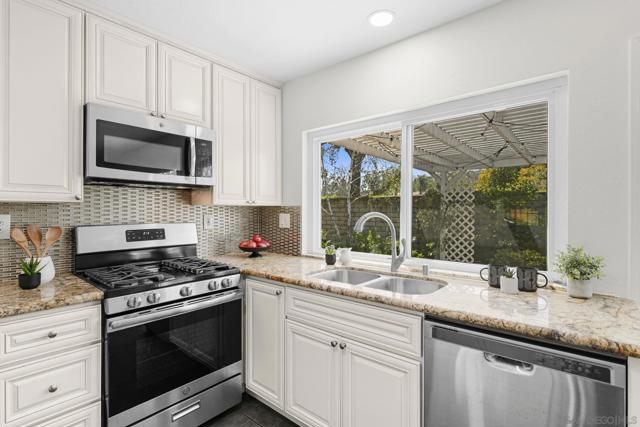 13250 Powers Ct, Poway CA: https://media.crmls.org/mediaz/76712dc4-ae5d-4787-8fe3-703495748c97.jpg
