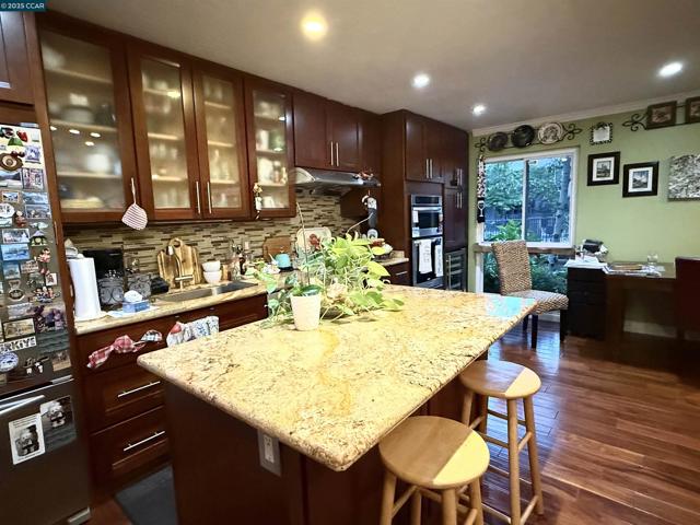 1036 Oak Grove Rd, Concord CA: https://media.crmls.org/mediaz/76713d52-d8db-4c94-9b7f-1fc03e27e7c2.jpg