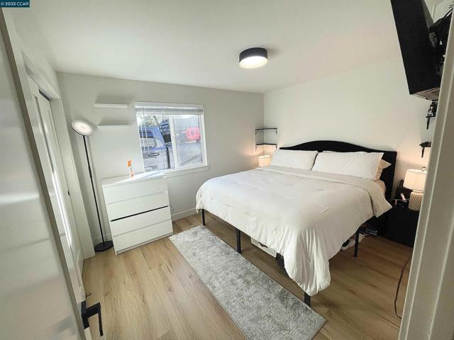 1923 Juliesse Avenue, Sacramento CA: https://media.crmls.org/mediaz/76719214-70b5-431b-ab3a-b675c704cee1.jpg