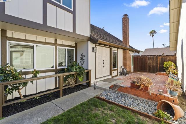 5139 Dryden Ct, Newark CA: https://media.crmls.org/mediaz/7671f062-0a30-47be-8541-17f38b789311.jpg