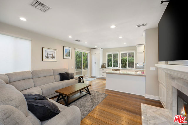 5136 Pesto Way, Oak Park CA: https://media.crmls.org/mediaz/767239ec-01e1-4dcb-8894-d7f16e6e29b7.jpg