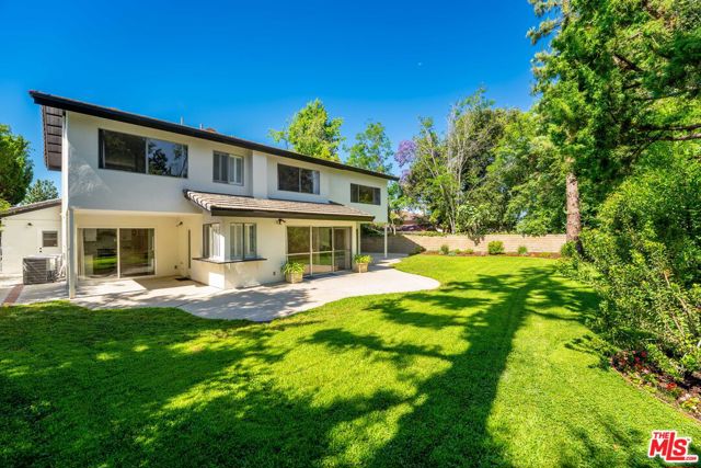 22619 Town Crier Road, Calabasas CA: https://media.crmls.org/mediaz/76727449-1899-419d-b5f8-c32c1d1338bf.jpg