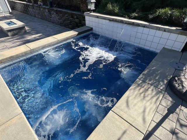 260 Sierra Madre Way, Corona CA: https://media.crmls.org/mediaz/7672c98f-6f82-4ee7-acd5-0706f8f5e53c.jpg