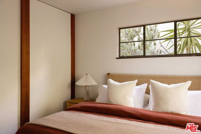 5514 Ridge Oak Drive, Los Angeles CA: https://media.crmls.org/mediaz/76736997-a214-4e8a-a21d-bda3cb9c78b5.jpg