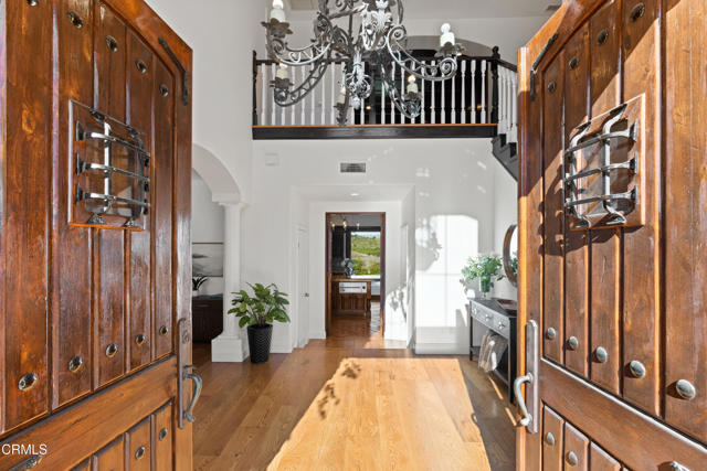 Detail Gallery Image 2 of 48 For 13045 Ripple Creek Ln, Camarillo,  CA 93012 - 5 Beds | 3/1 Baths