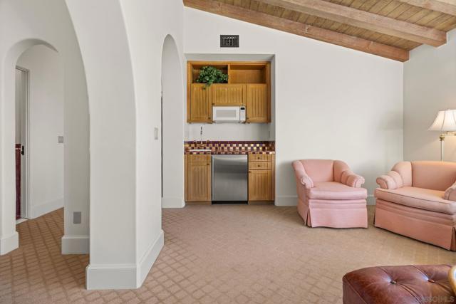 6692 La Jolla Scenic Dr S, La Jolla CA: https://media.crmls.org/mediaz/7673bba6-723a-4c35-a74d-2fbd33df12a0.jpg