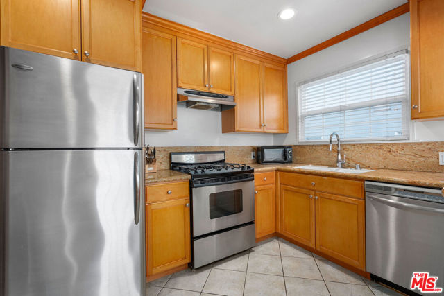 9645 W Olympic Boulevard, Beverly Hills CA: https://media.crmls.org/mediaz/7673fe47-ec08-4bdf-b39c-b883b9dc1ea7.jpg