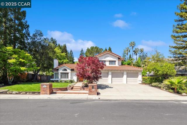 97 Woodranch Cir, Danville CA: https://media.crmls.org/mediaz/76747d8e-d598-4886-8b26-700d02dd4ef3.jpg