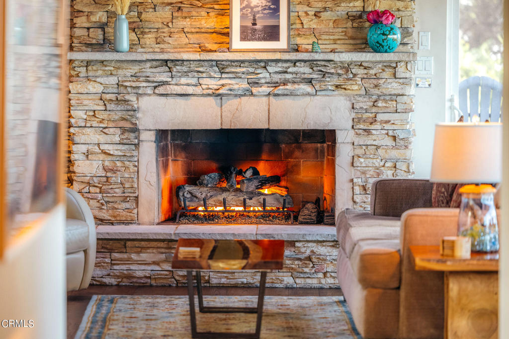 https://media.crmls.org/mediaz/76747e61-f38c-411d-a52d-c0c50b8d5a86.jpg?preset=X-Large