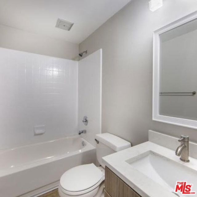 6600 Beachview Drive, Rancho Palos Verdes CA: https://media.crmls.org/mediaz/7674ecb3-d8f8-4a24-b30a-9454b6250286.jpg