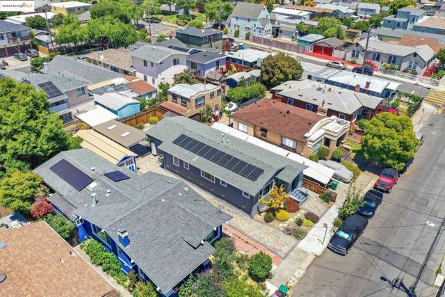 3671 38th Ave, Oakland CA: https://media.crmls.org/mediaz/76759aba-c43c-4101-88a2-2d38d285db83.jpg