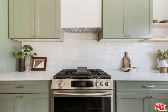 1570 S Hayworth Avenue, Los Angeles CA: https://media.crmls.org/mediaz/76764341-a70e-458e-a356-4a04a223bb87.jpg