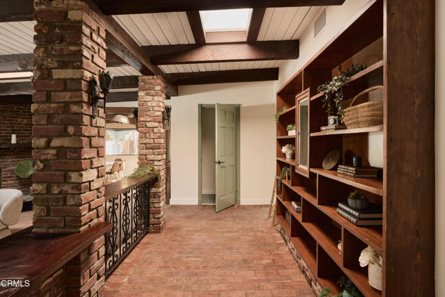 6900 Lurline Avenue, Los Angeles CA: https://media.crmls.org/mediaz/7676942d-7bb5-4f70-b936-5cd5e036f53b.jpg