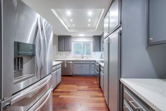 444 Victoria Place, Vista CA: https://media.crmls.org/mediaz/7676ec09-c233-4b25-a567-3ced033ab168.jpg