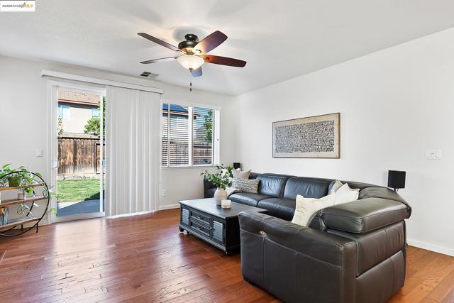 115 Tennyson Ct, Discovery Bay CA: https://media.crmls.org/mediaz/76770198-211d-4060-a7f9-f58c1812ccf7.jpg