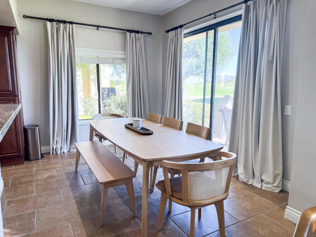 54974 Oaktree, La Quinta CA: https://media.crmls.org/mediaz/76773c01-1278-4e32-93cb-57abd49599b8.jpg