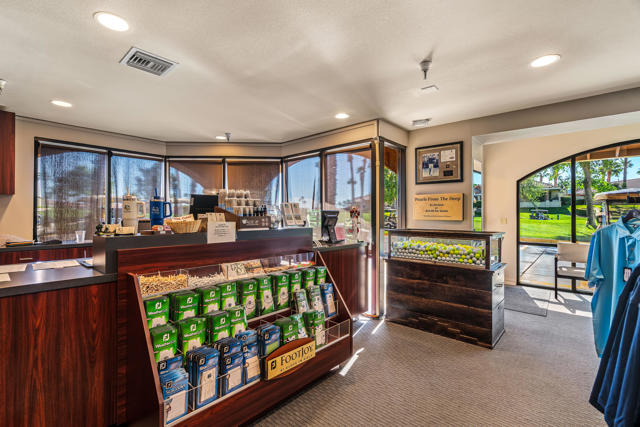 76788 Kybar Road, Palm Desert CA: https://media.crmls.org/mediaz/7677462c-c608-4ab1-bba7-770fb9414a58.jpg