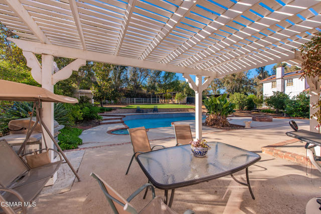 952 Carefree Drive, Simi Valley CA: https://media.crmls.org/mediaz/767790c4-4114-447a-a982-4d480a9be2fe.jpg