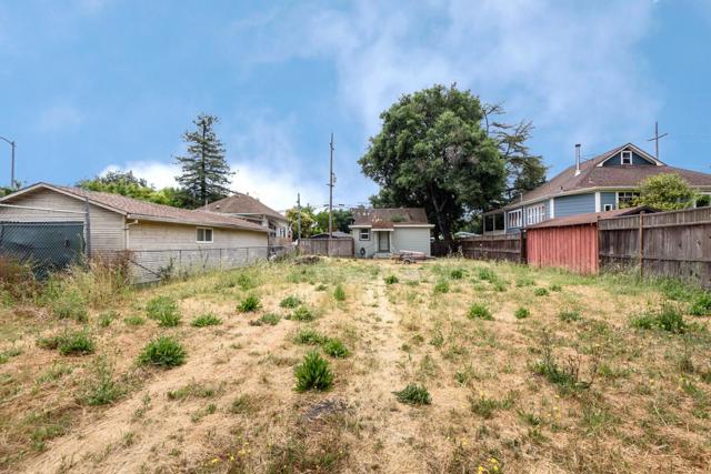 715 Tupper Street, Santa Rosa CA: https://media.crmls.org/mediaz/7677ffd5-928b-4ac3-b50d-4387008766b8.jpg