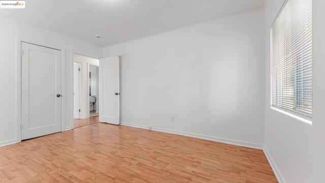 528 LA PRENDA DRIVE, Oakland CA: https://media.crmls.org/mediaz/7677fff4-fa36-46af-8ba2-4a1638a6018e.jpg