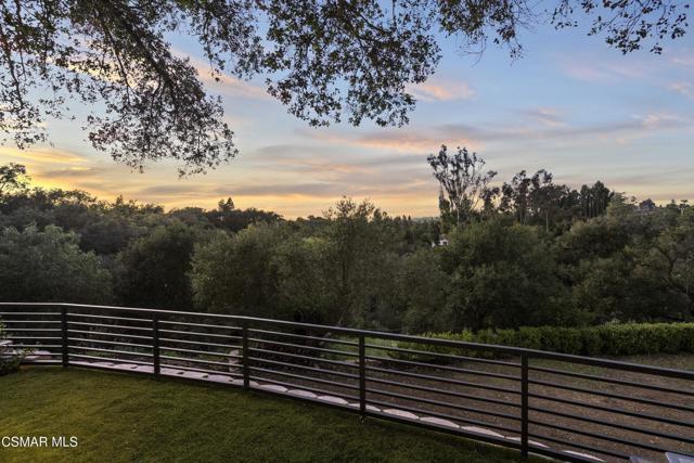 911 Vivian Circle, Newbury Park CA: https://media.crmls.org/mediaz/76789353-385c-4f2e-be71-066c78e26068.jpg