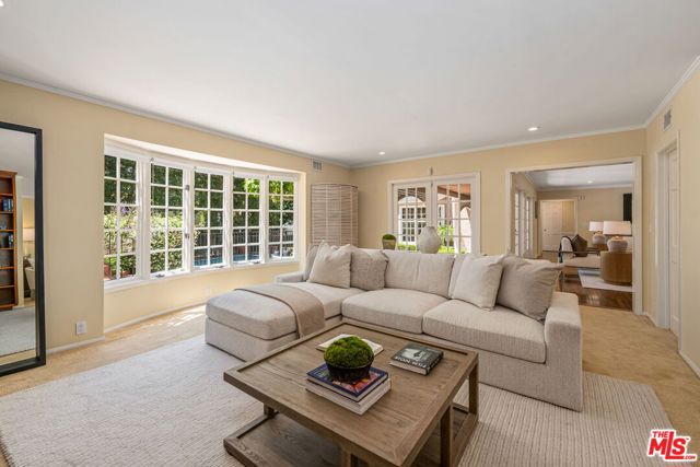 1376 San Ysidro Drive, Beverly Hills CA: https://media.crmls.org/mediaz/767893c7-0cc5-4c80-95fc-25bf60fdc25d.jpg