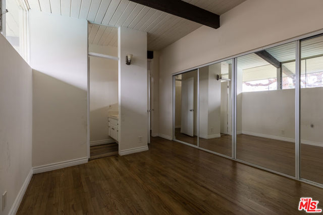 11133 Rose Avenue, Los Angeles CA: https://media.crmls.org/mediaz/7678e486-6214-4881-9a33-08dc48187c63.jpg