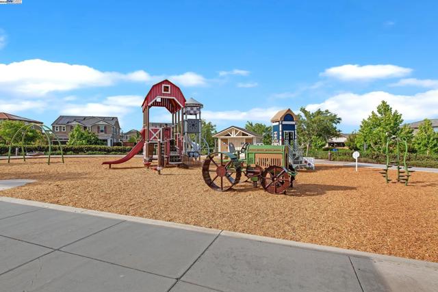 2222 Davie Pl, Tracy CA: https://media.crmls.org/mediaz/7678fa84-7daf-4c0f-9c11-6f1a3246f4a7.jpg