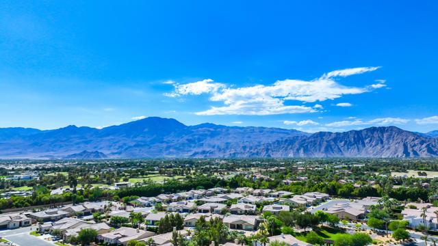 81961 Contento Street, La Quinta CA: https://media.crmls.org/mediaz/7679858f-420f-444c-a99f-bc4c31a3474c.jpg