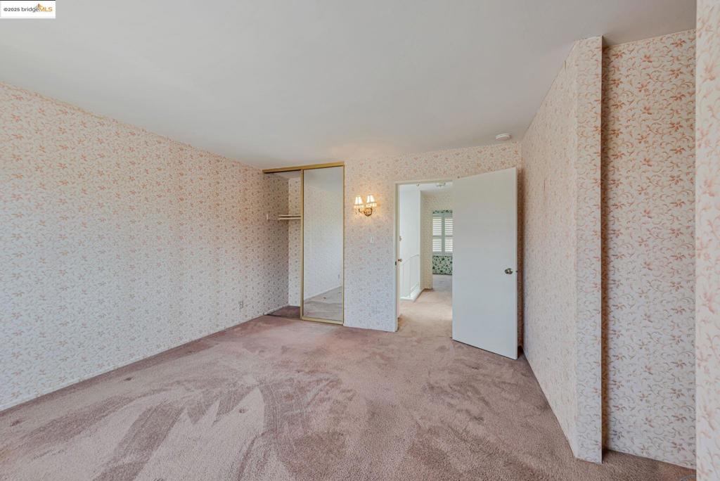 https://media.crmls.org/mediaz/767a0051-539d-4697-8f64-fd92227e1361.jpg?preset=X-Large