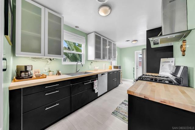 7200 Colony Rd, La Mesa CA: https://media.crmls.org/mediaz/767a56e8-b9c2-48a2-bd04-2ebd16e9ca59.jpg