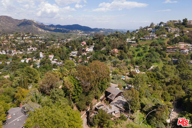 7319 Woodrow Wilson Drive, Los Angeles CA: https://media.crmls.org/mediaz/767a6a35-d708-4048-a35e-dcc0d7d97aee.jpg