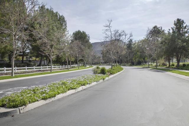 3385 Wild Oak Lane, Escondido CA: https://media.crmls.org/mediaz/767aa5f1-d80b-42a3-bc29-f791bf343d44.jpg