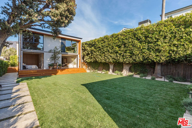 23505 Malibu Colony Road, Malibu CA: https://media.crmls.org/mediaz/767acb87-9bf1-4c05-82c1-6eee15d68a65.jpg