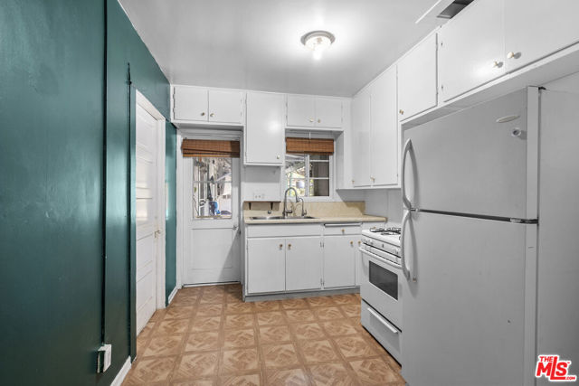 219 S Avenue 60, Los Angeles CA: https://media.crmls.org/mediaz/767aff0e-e0c2-42a1-866d-1268d418c36b.jpg