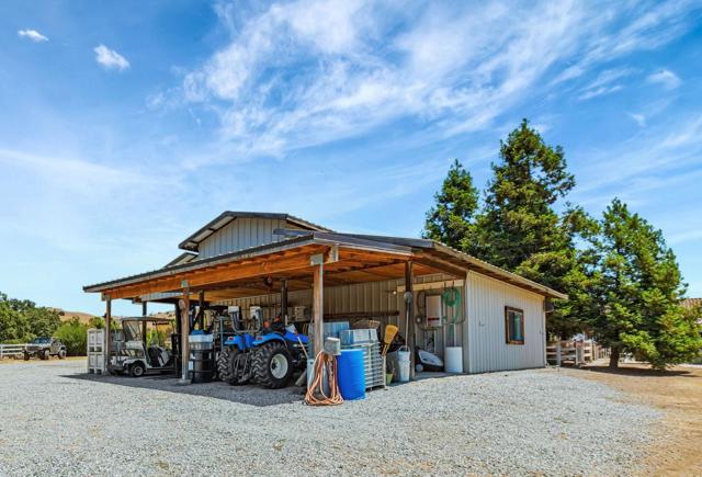 1152 Little River Drive, Hollister CA: https://media.crmls.org/mediaz/767b7346-882b-409e-83f4-957561f41c5a.jpg