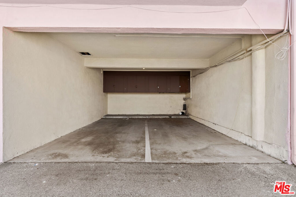 https://media.crmls.org/mediaz/767c0b34-9cf4-4c84-9fcb-3017386ac906.jpg?preset=X-Large