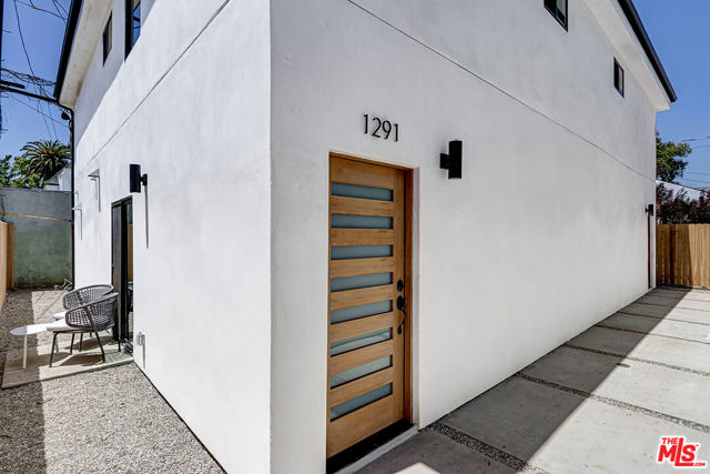 1291 Sycamore, Los Angeles CA: https://media.crmls.org/mediaz/767d2f5a-84a7-4b70-9444-6878412a6f9c.jpg