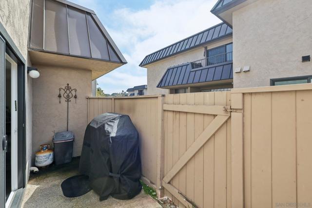 872 S Sierra Ave, Solana Beach CA: https://media.crmls.org/mediaz/767d4bd7-4862-401e-8d3e-2ed55919135f.jpg