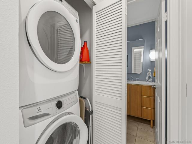 972 Sapphire Street, Pacific Beach (San Diego) CA: https://media.crmls.org/mediaz/767dfc7a-18d4-4ae9-b838-61261bd6dded.jpg