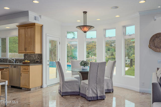 7111 Los Coyotes Place, Camarillo CA: https://media.crmls.org/mediaz/767e9283-d8b8-4ef6-8af5-4bc9cfa03099.jpg