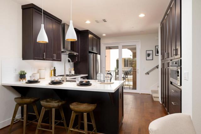 373 Derby Avenue, San Mateo CA: https://media.crmls.org/mediaz/767f17f5-bc29-4ed2-9413-a9b67fa0f3f2.jpg