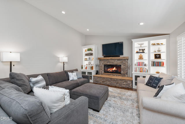 Detail Gallery Image 2 of 34 For 1525 Lyndhurst Ave, Camarillo,  CA 93010 - 4 Beds | 2/1 Baths