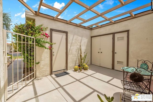 733 N Via Acapulco, Palm Springs CA: https://media.crmls.org/mediaz/7680095c-19d4-4f53-951f-8196aa3957a8.jpg