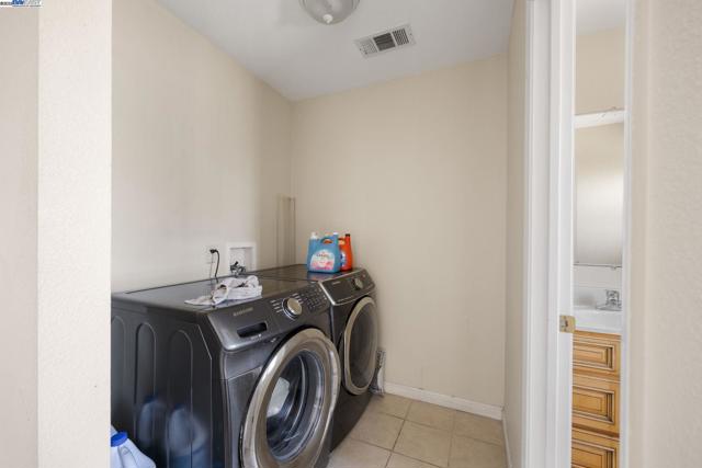 515 Alamo Ave, Richmond CA: https://media.crmls.org/mediaz/76805148-69de-4206-bb03-aceceda7ffac.jpg