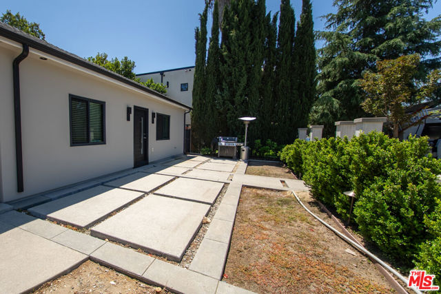 5346 Buffalo Avenue, Sherman Oaks CA: https://media.crmls.org/mediaz/76808941-e6a6-4064-a623-413d447274f4.jpg
