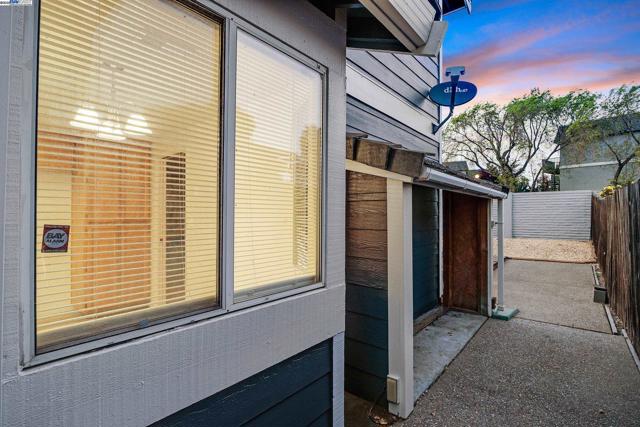 117 Pelican Loop, Pittsburg CA: https://media.crmls.org/mediaz/7680e267-0187-4d3a-a3ab-47f22d8446ab.jpg
