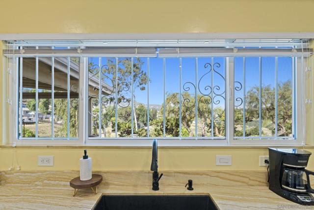 12220 Valhalla Drive, Lakeside CA: https://media.crmls.org/mediaz/76812719-14d7-4121-aa2a-69eebe826984.jpg