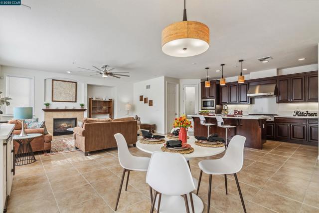 1840 Tanglewood Ln, Brentwood CA: https://media.crmls.org/mediaz/7681272c-9467-4571-ac9b-e807bd5f30d1.jpg